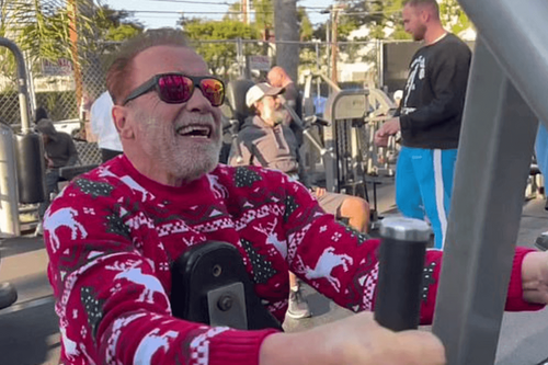 Schwarzenegger karácsonykor sem hajlandó leállni
