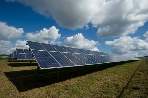Történelmi rekord: többet termeltek a hazai napelemparkok, mint Paks