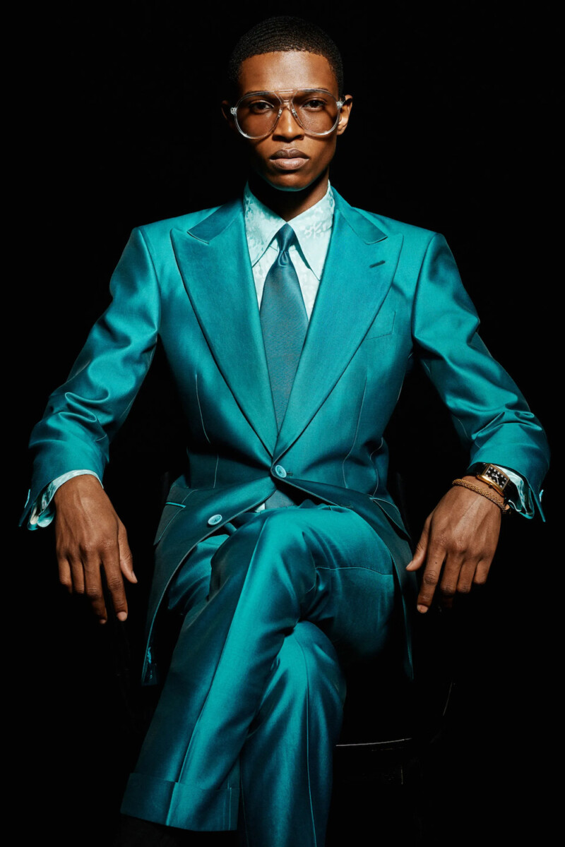 Tom Ford - fényes textíliák - színes öltöny - férfi divat - stílus - igényesférfi.hu