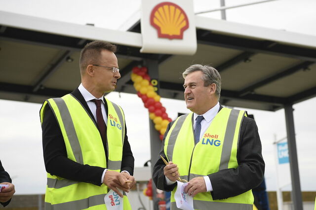 Magyarországon nyílt meg a régió első Shell LNG-töltőállomása