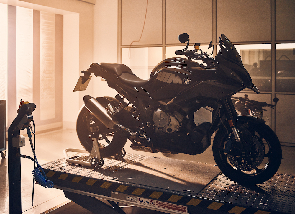 BMW M 1000 XR - BMW Motorrad - online férfimagazin 