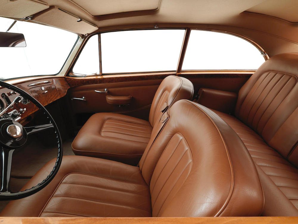 Bentley - Helmut Newton - beltér 2023