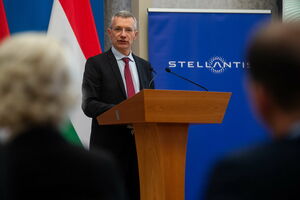 A Stellantis Magyarországra hozza elektromobilitási stratégiájának kulcselemét