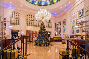 Budapest egyik legszebb karácsonyfájával és különleges ünnepi menüvel vár a Ritz-Carlton Budapest