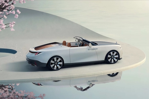 Minden elvárást túlteljesít a Rolls-Royce 9 milliárd forintos luxuskabriója