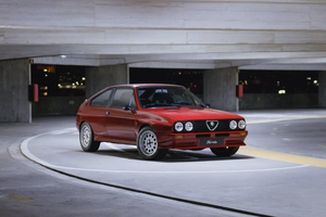 A retró jegyében született ez a pehelysúlyú Alfa Romeo