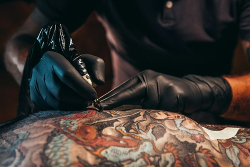 Aggasztó tendencia: a tetoválás valóban növelheti a rák kialakulásának kockázatát?