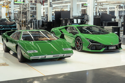 Újra rivaldafényben az 50 éves Lamborghini Countach