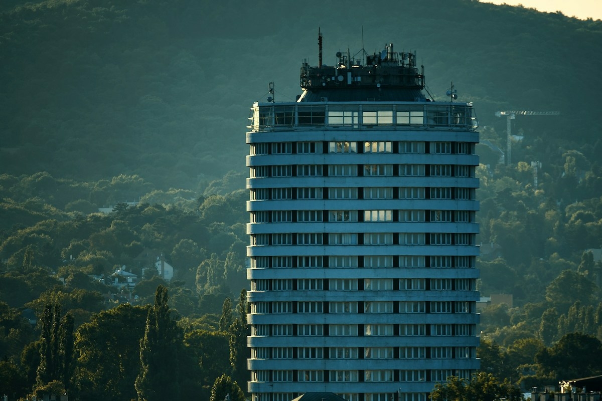 Lebontják Budapest ikonikus épületét