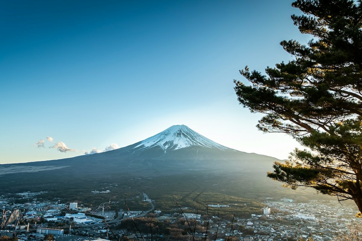 Rekordhosszú idő után kapott hósipkát a Fuji