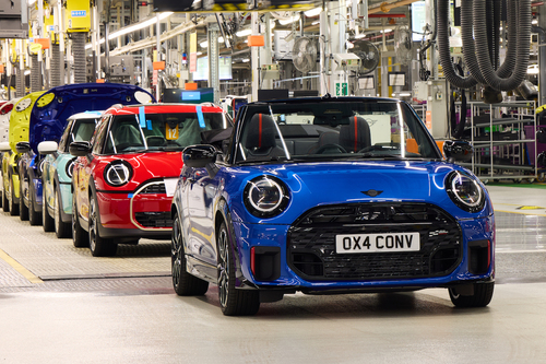 Legördült a gyártósorról az első MINI Cooper Cabrio