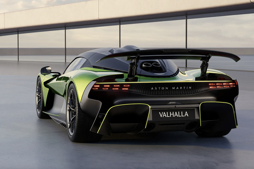 Jött, látott és győzött az Aston Martin első plug-in hibrid szuperautója