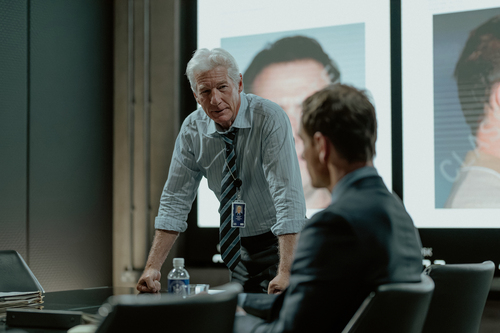 Előzetest és premierdátumot kapott Richard Gere új kémthriller-sorozata
