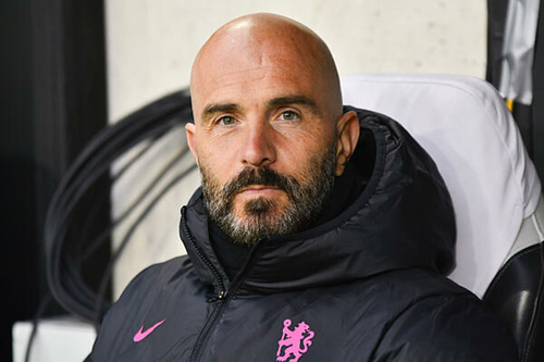 Gólöröm miatt eltiltották a Chelsea edzőjét