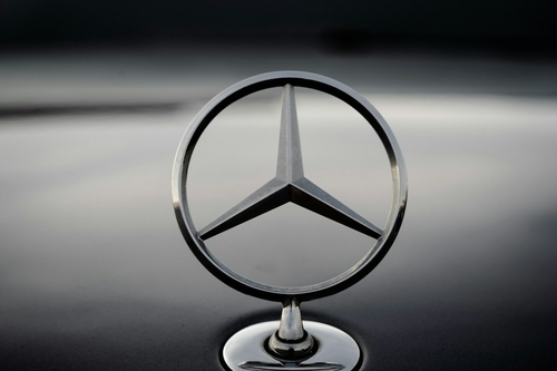Maga a négykerekű nosztalgia ez a szuperritka Mercedes
