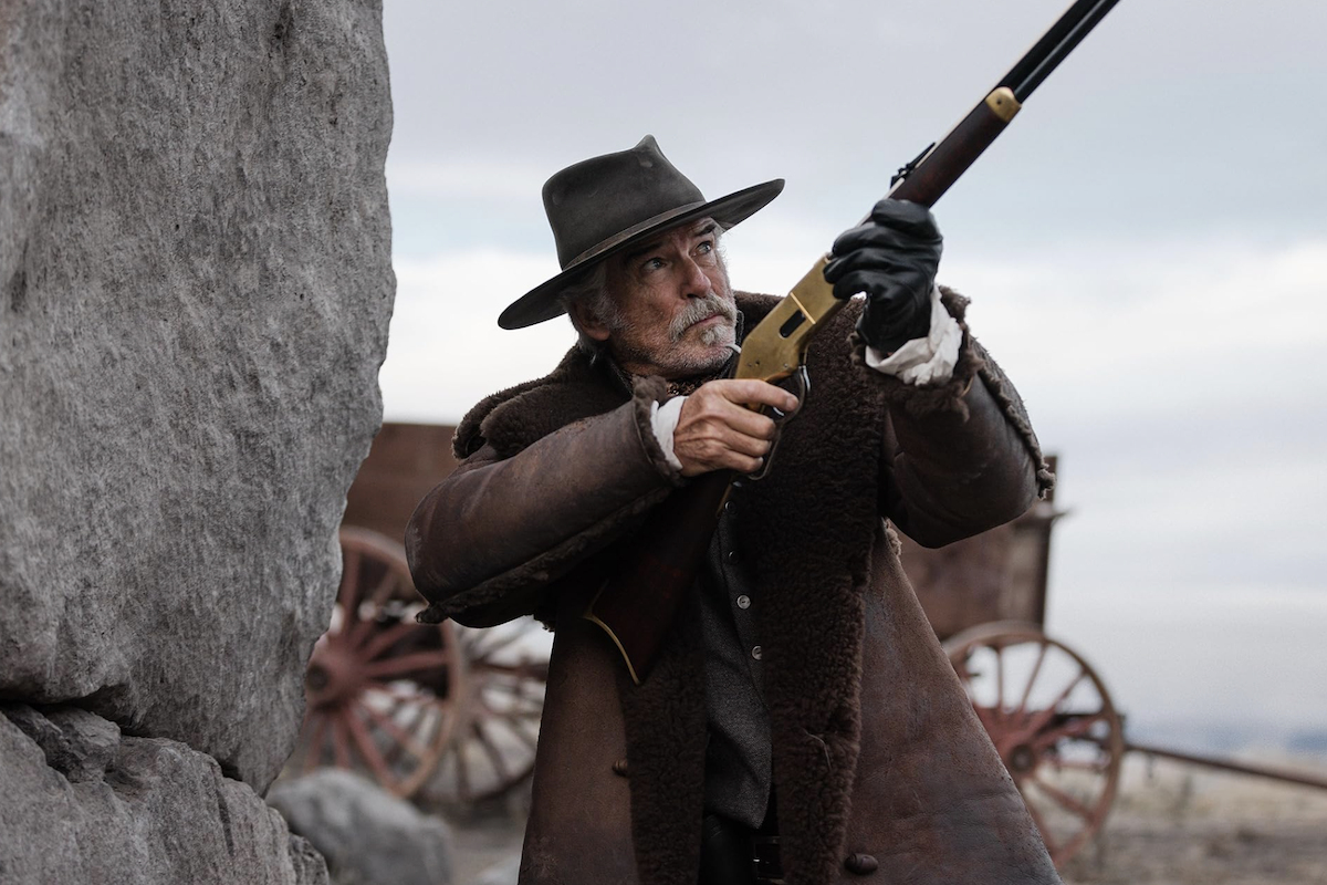 Kijött Pierce Brosnan és Samuel L. Jackson közös westernjének első előzetese