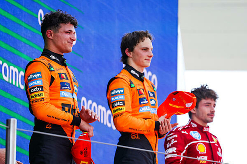 Piastri vezérletével kettős McLaren-győzelem Barcelonában