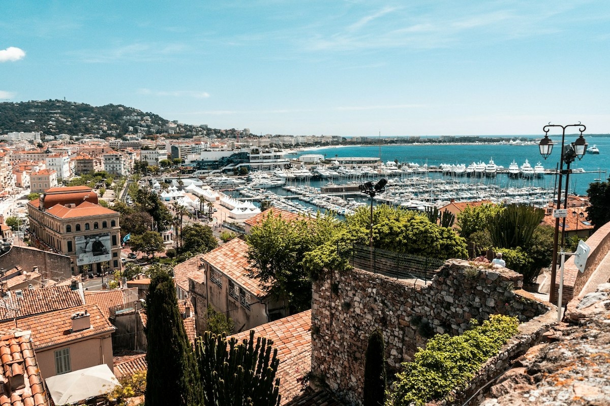 Megálljt parancsol a turistaáradatnak a Francia Riviéra legszebb városa