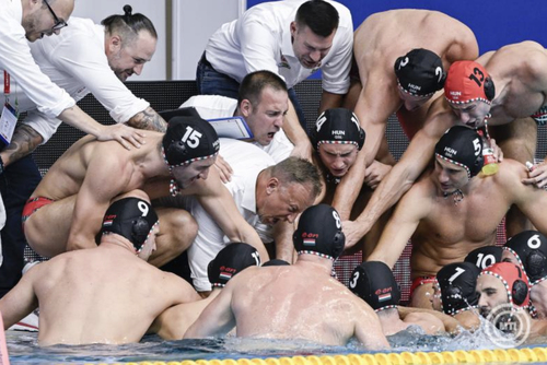 A címvédő horvátokat kiütve elődöntős a férfi vízilabda-válogatott