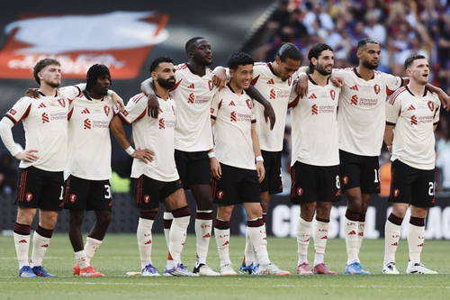Három magyar játékossal védene címet a Liverpool
