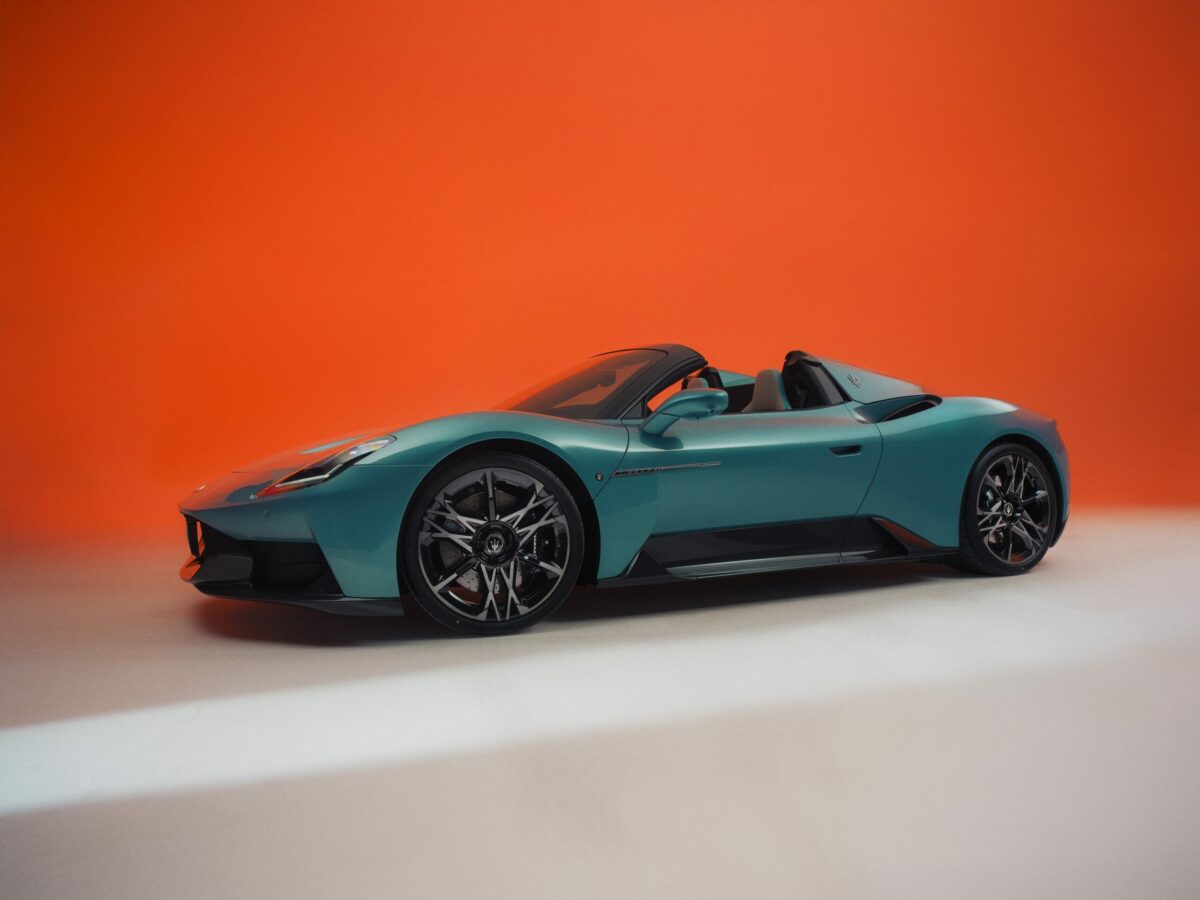 A Maserati MCPURA a Torinói Autószalon sztárja: 630 lóerő, karbon váz, kupé és cabrio kivitel, exkluzív olasz luxus.