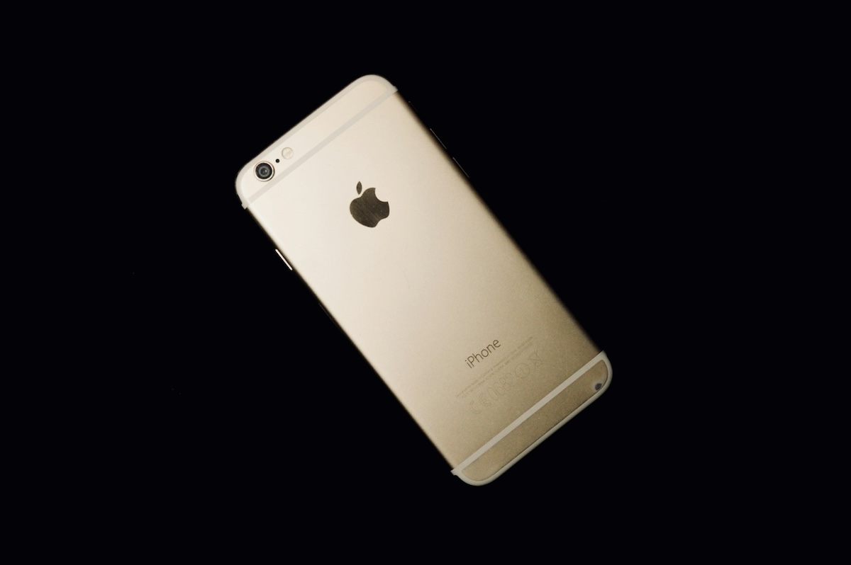 Úgy fog hajlani az iPhone Air, mint a régi 6-os széria?