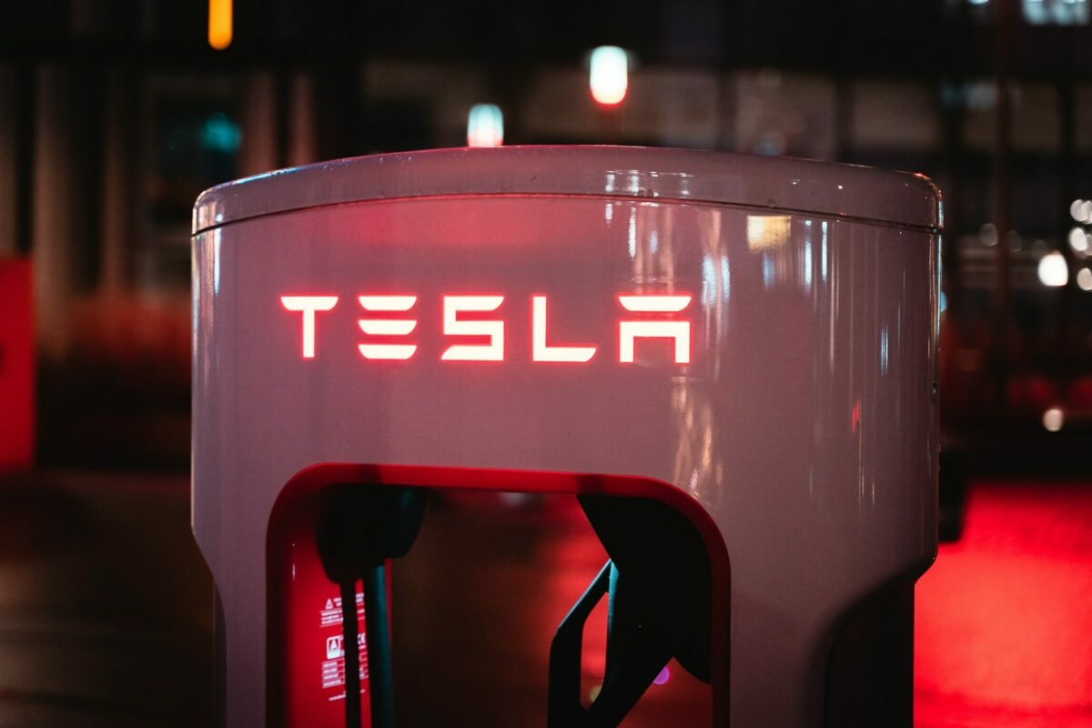 A Tesla bukdácsol, a BYD viszont nagyot tarol az európai autópiacon