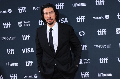 Budapestre érkezett Adam Driver, szokatlan helyen kapták lencsevégre a világsztárt