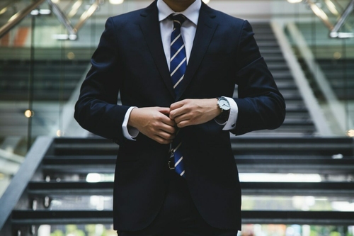 Ő most a világ legfiatalabb self made dollármilliárdosa