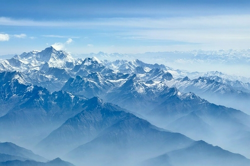 Történelmi jelentőségű felvételek látnak napvilágot Jim Morrison Everest-sílesiklásáról