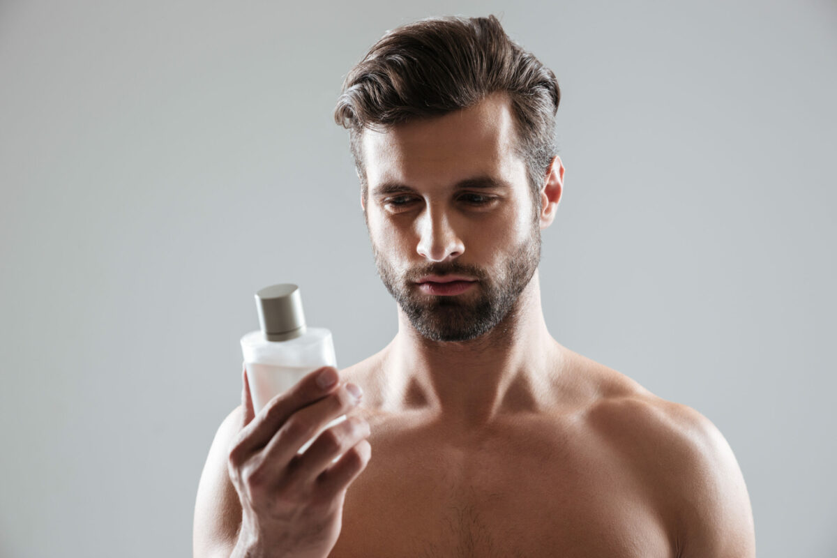 Őszi parfüm, férfi illat, Tom Ford Noir Extreme, Givenchy Gentleman Réserve Primée, Prada Paradigme, Emporio Armani Stronger With You, Creed Oud Zarian, fás illatjegyek, fűszeres illat, magabiztosság