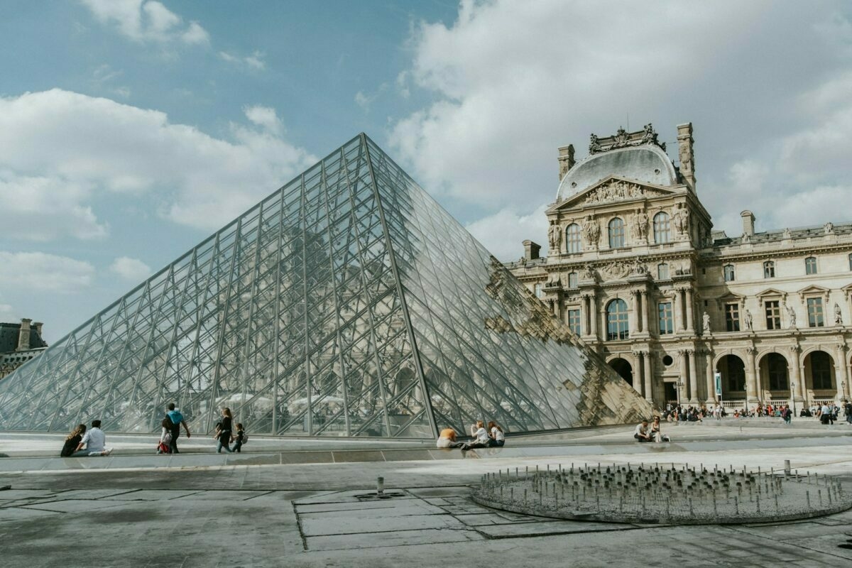 Hétperces rablás a Louvre-ban: felbecsülhetetlen ékszerek tűntek el