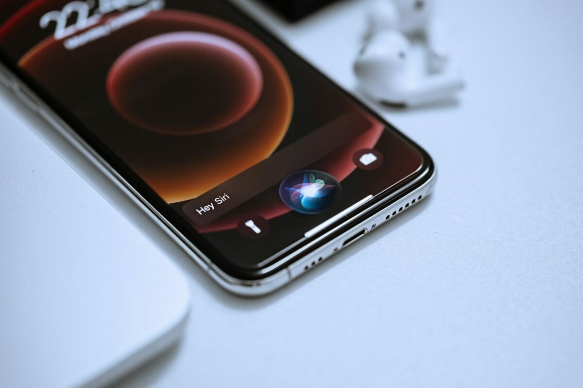Hallgatózik a telefonod? A valóság ijesztőbb, mint gondolnád