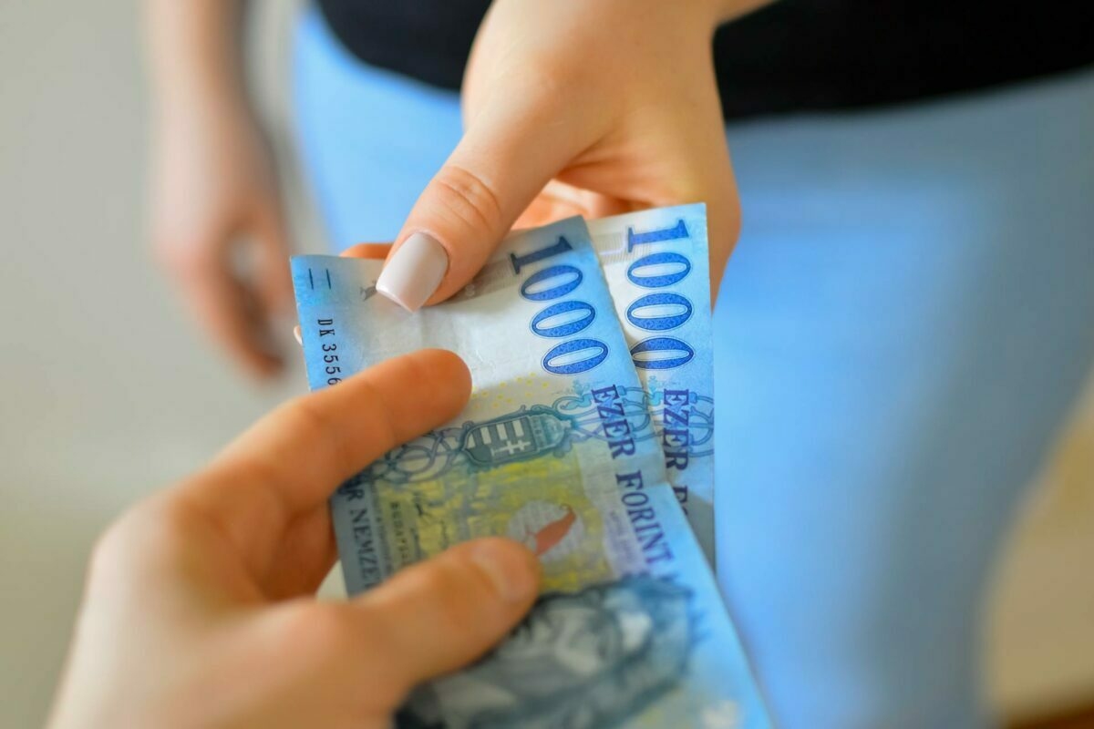 Megtört a forint lendülete: Trump drámai bejelentése állhat a háttérben