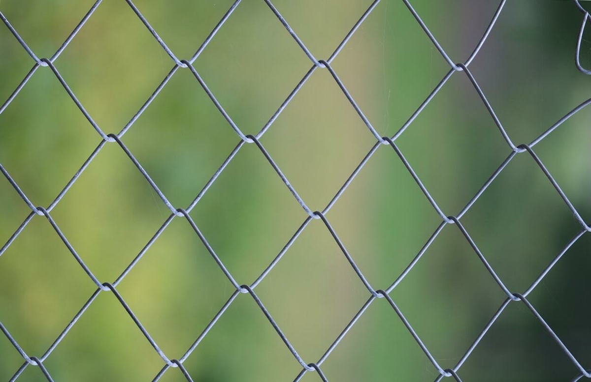 A kerítés szerepe az ingatlan megjelenésében és védelmében