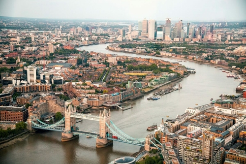 A Revolut alapítója Dubajba költözik – mit üzen ez Nagy-Britanniának?