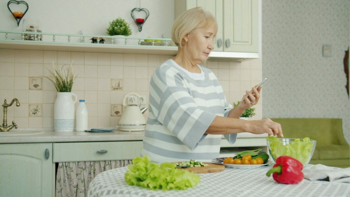 Megfelelő táplálkozással lassítható az időskori szellemi hanyatlás