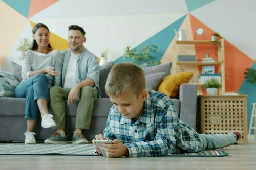 Ezt minden apának meg kell lépnie, mielőtt okostelefont vásárolna a gyermekének