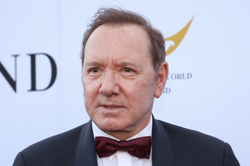 Nincs többé otthona Kevin Spacey-nek: Hollywood páriája hotelről hotelre vándorol