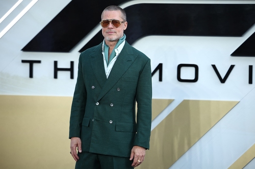 Brad Pitt mindenkit lehengerel az új Mercedes-AMG GT zseniális reklámfilmjében