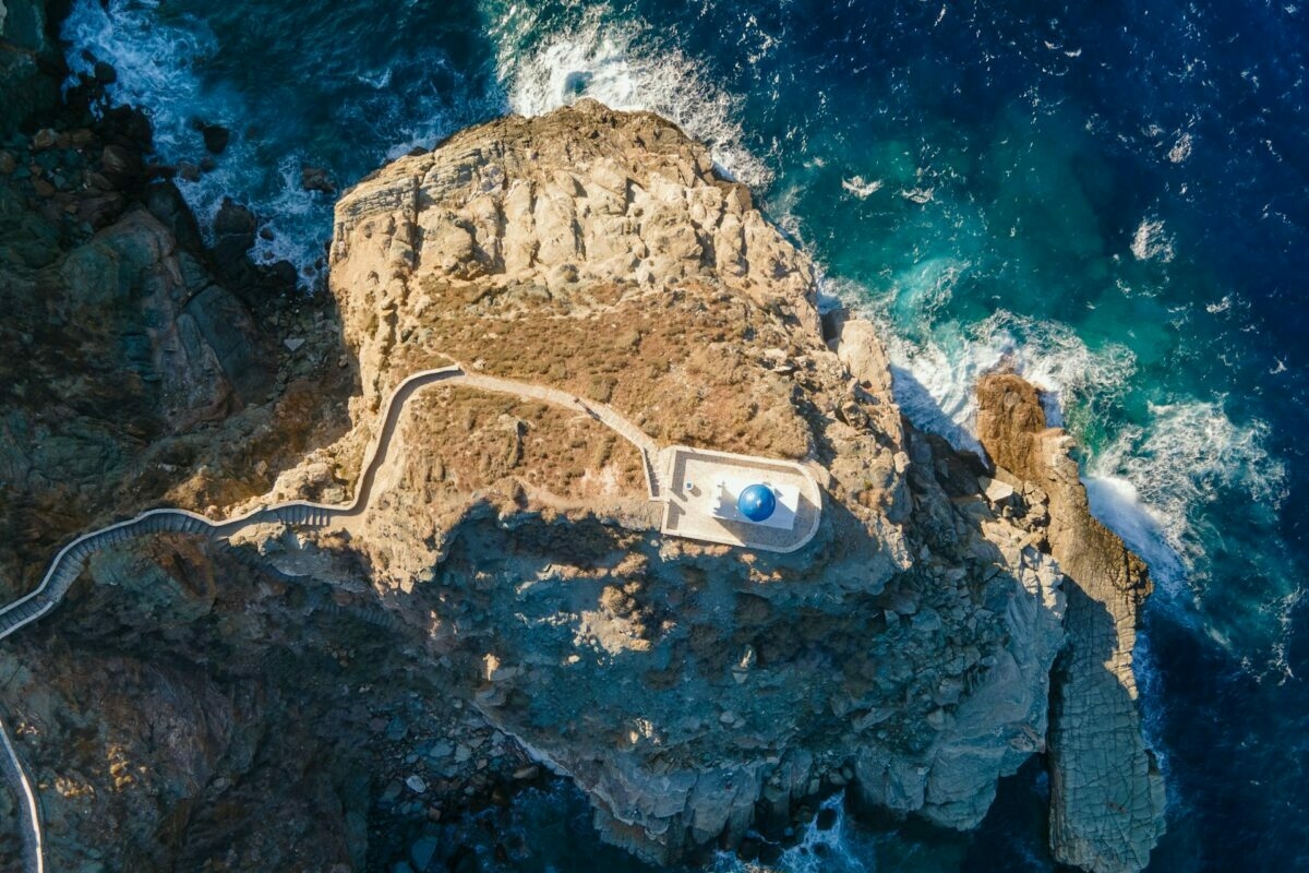 Valódi görög ékszerdoboz ez a sziget, és még a turisták áradata is elkerüli