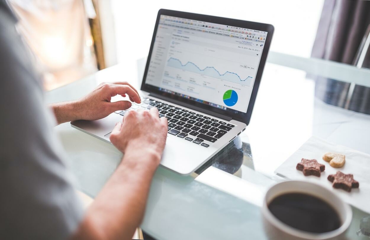 Hogyan zajlik a domain átkérés folyamata?