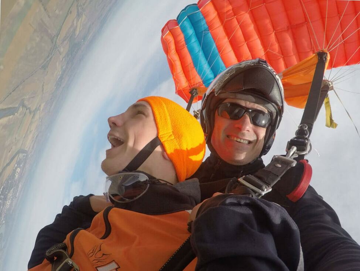 Miért ne hagyd ki az ejtőernyős tandemugrás videót?
