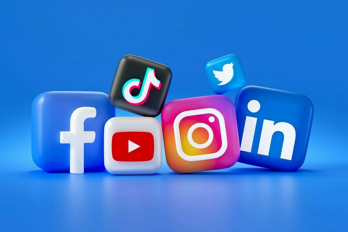 Ezeket a szavakat tiltják a közösségi oldalak?