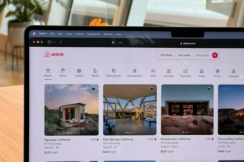 Közösségi hálóvá válik az Airbnb? Érkeznek a privát üzenetek!