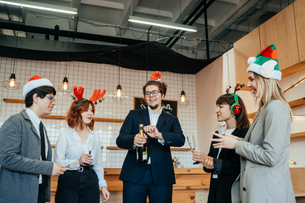 Van, amibe a gazdasági helyzet sem szól bele: a céges karácsonyok szentek