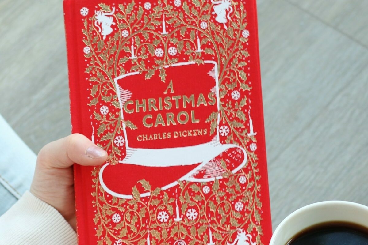 Neves horrorrendező dirigálja az új Karácsonyi éneket, Johnny Depp lesz a főszereplő