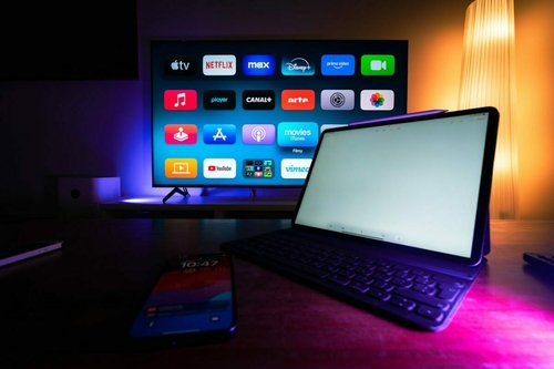 Újabb médiaóriás születik? Az HBO Max a Netflix égisze alá kerülhet