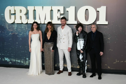 Chris Hemsworth és Mark Ruffalo együtt olyan, mint két rosszcsont iskolás, akiket időnként fegyelmezni kell