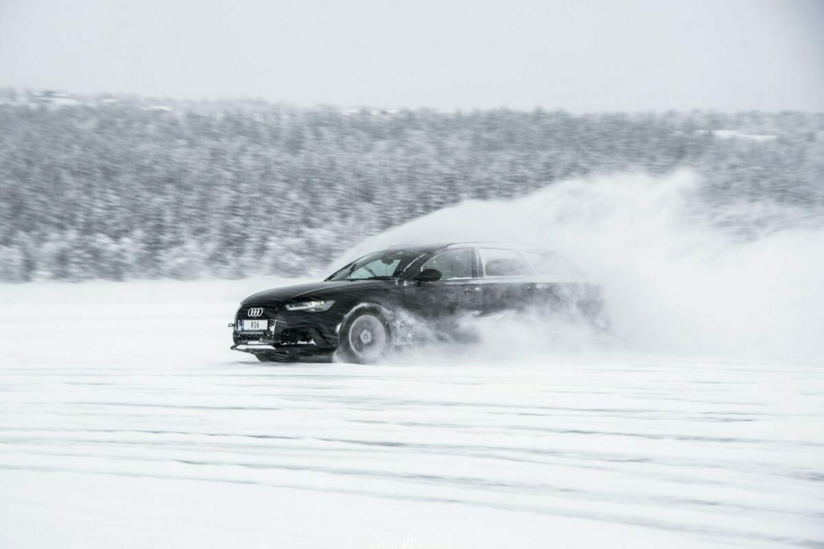 A téli autózás legfontosabb szabályai – gyakorlati útmutató a biztonságos közlekedéshez